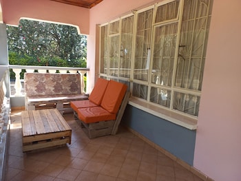 kuniville guest house