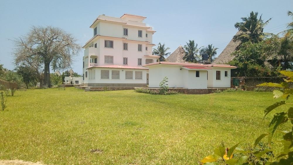 queens chateau boutique villa