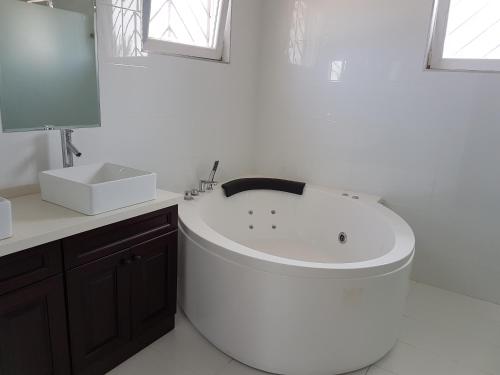 queens chateau boutique villa