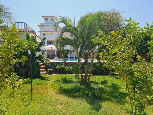 queens chateau boutique villa