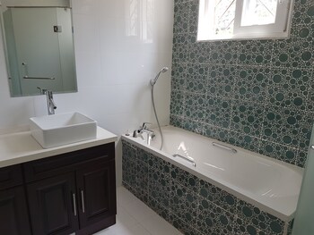 queens chateau boutique villa