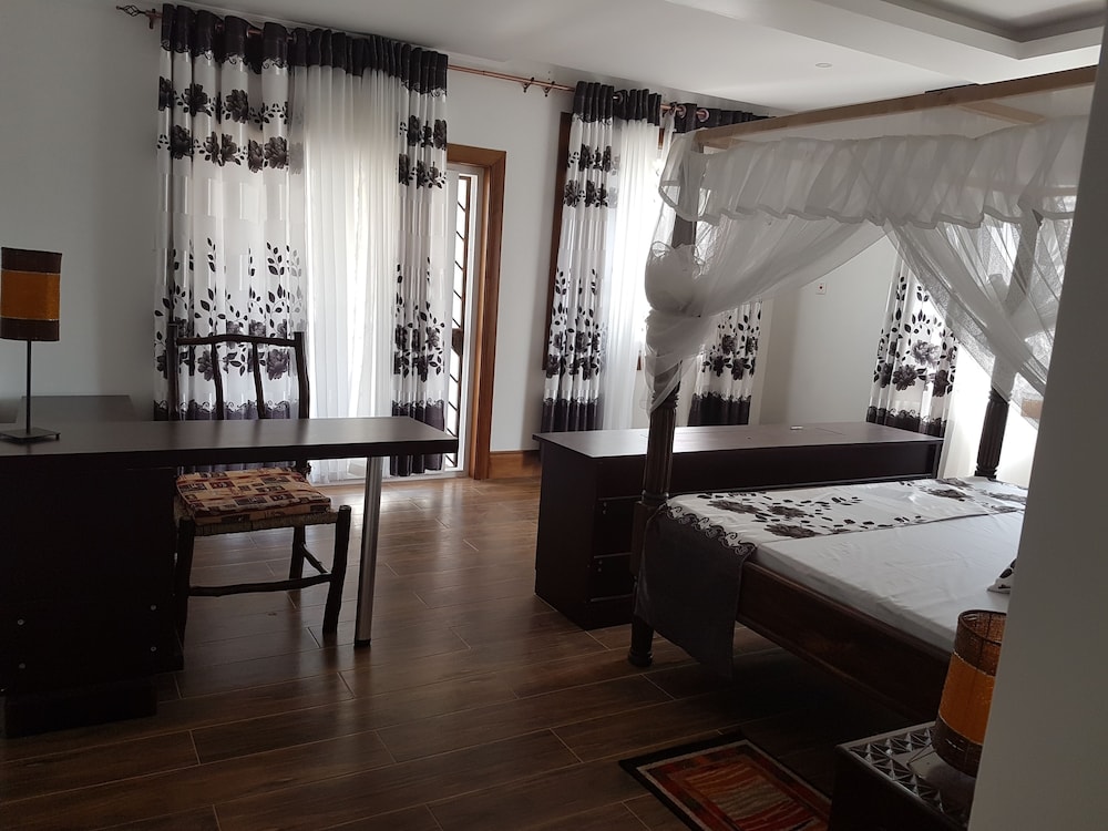 Queens Chateau Boutique Villa,Galu Kinondo>>Diani Beach,3 star