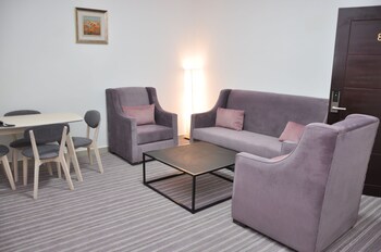 al dyafa hotel suites