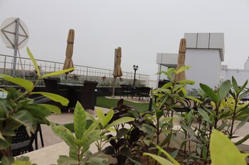 al dyafa hotel suites