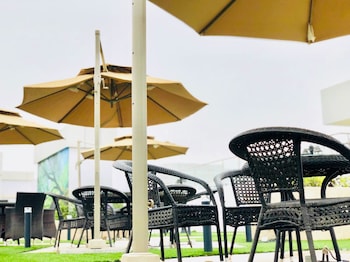 al dyafa hotel suites