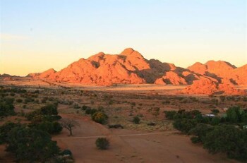 Savanna Guest Farm,Karasburg>>Grunau,2 star