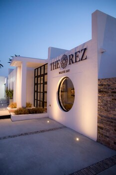 the rez guesthouse