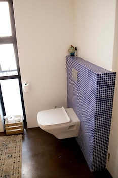 the rez guesthouse
