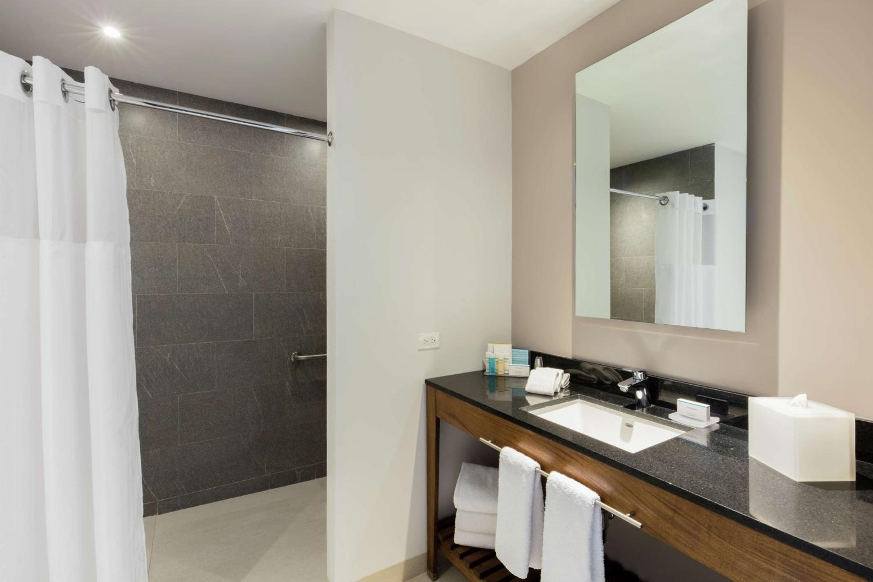 hampton inn by hilton cancun cumbres