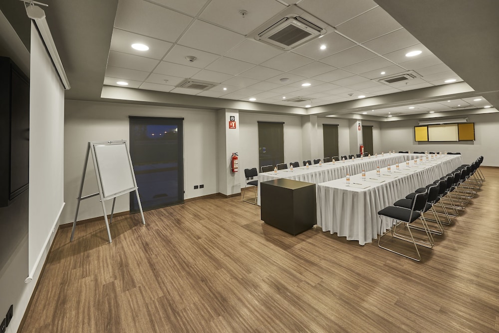 city express by marriott celaya galerias