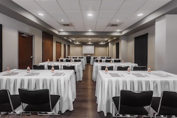 city express by marriott celaya galerias
