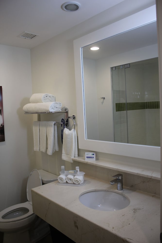 holiday inn express and suites silao aeropuerto