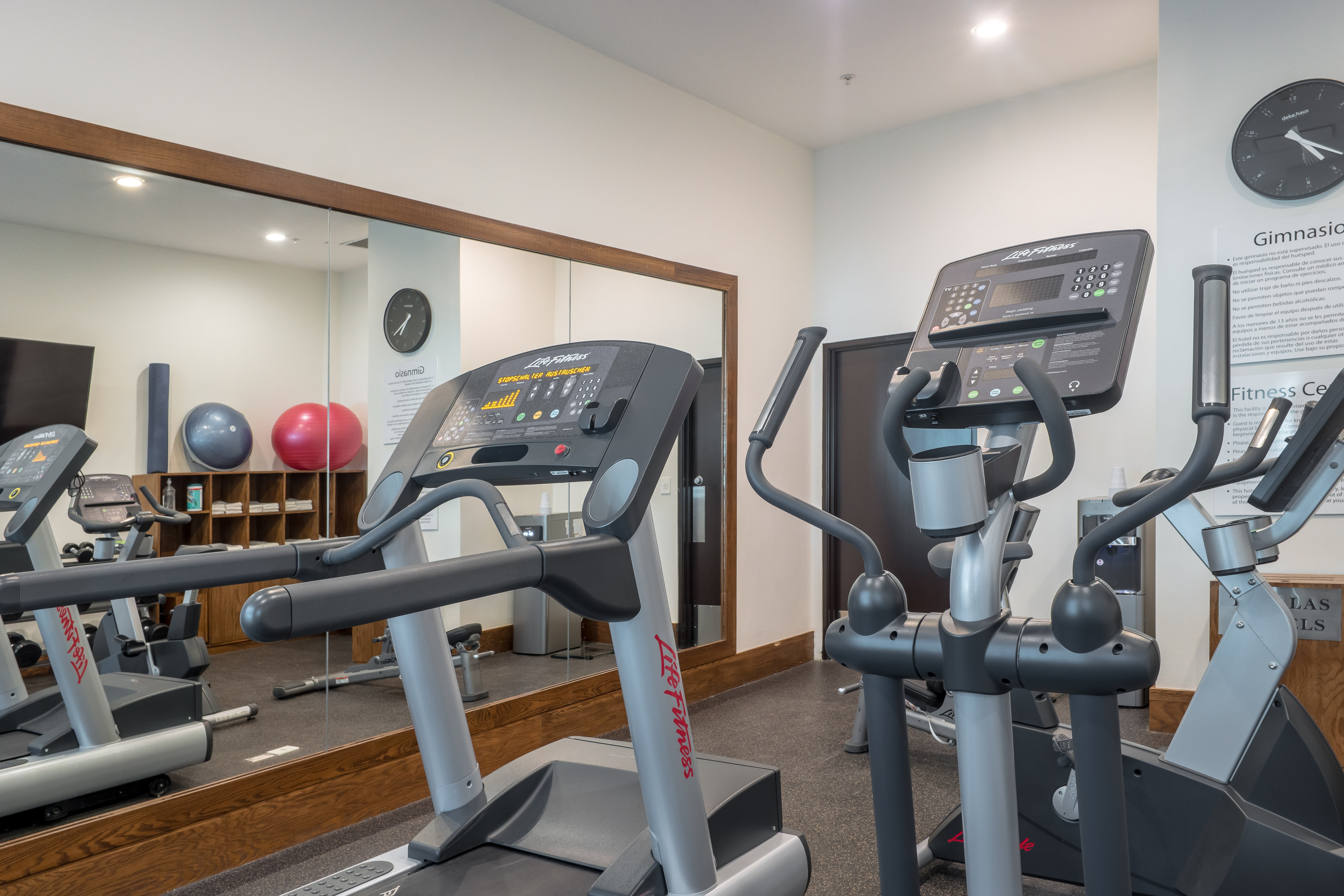 holiday inn express and suites silao aeropuerto