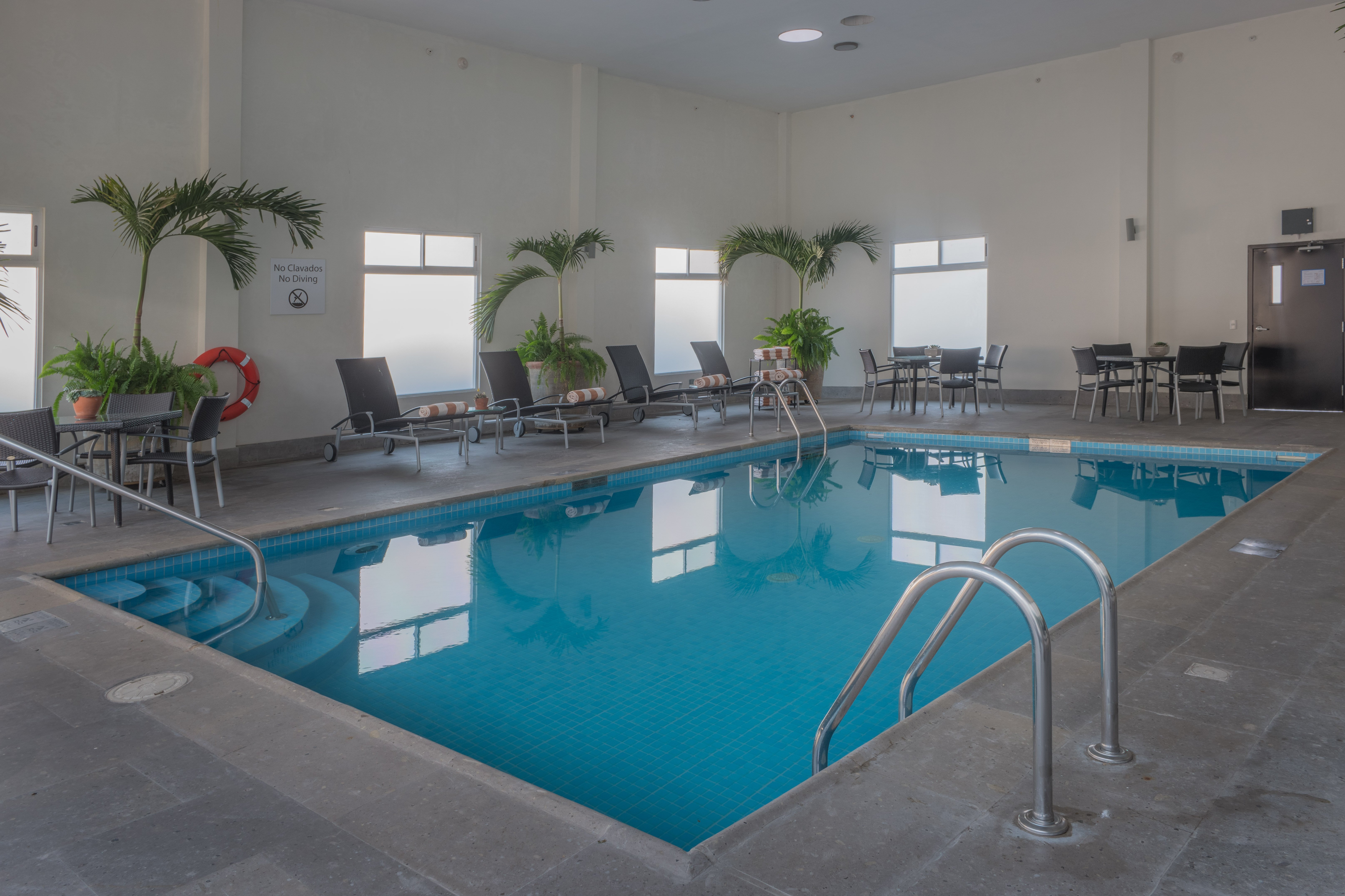 holiday inn express and suites silao aeropuerto