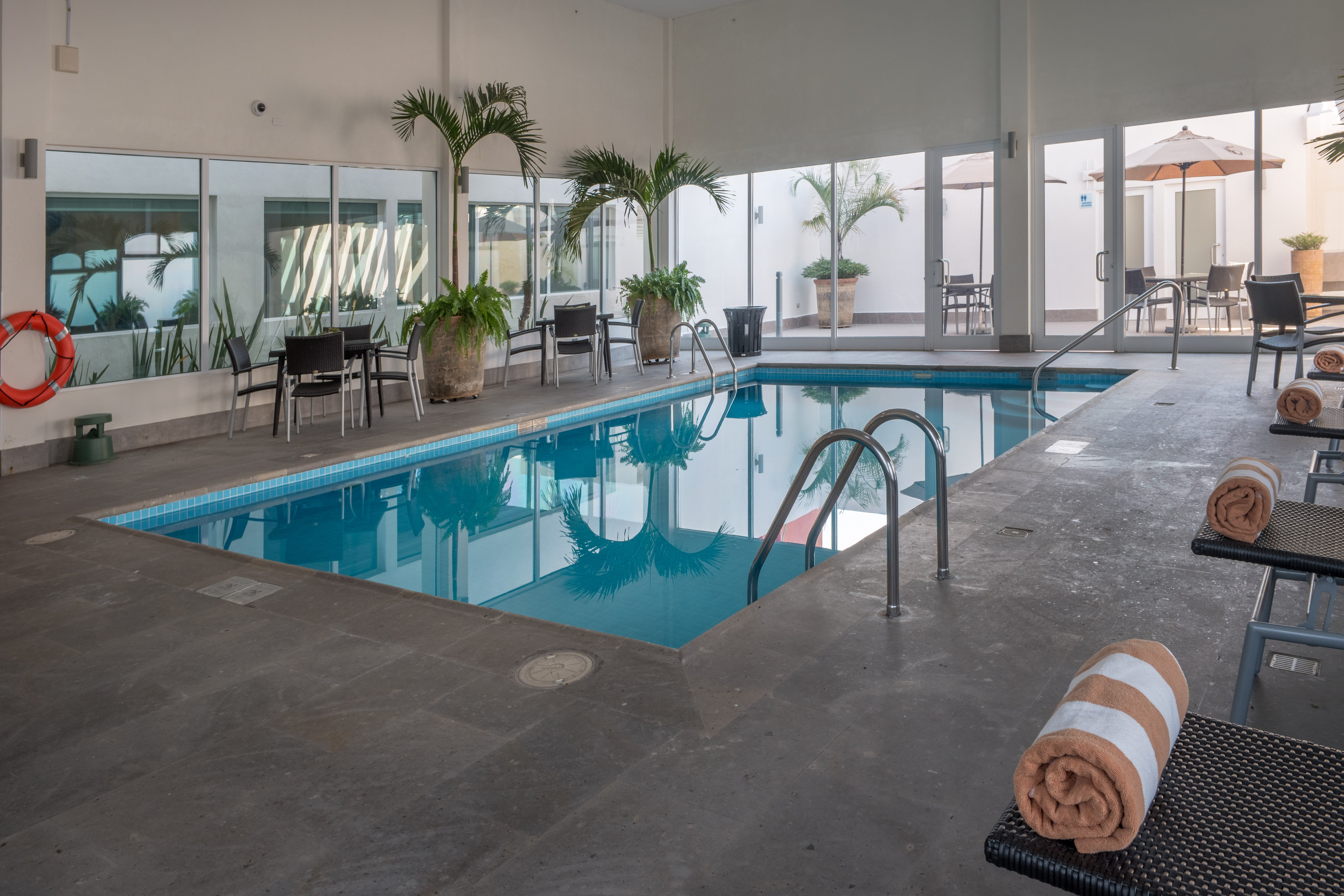 holiday inn express and suites silao aeropuerto