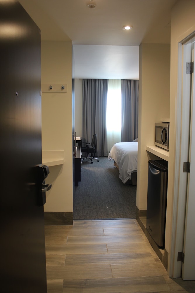 holiday inn express and suites silao aeropuerto