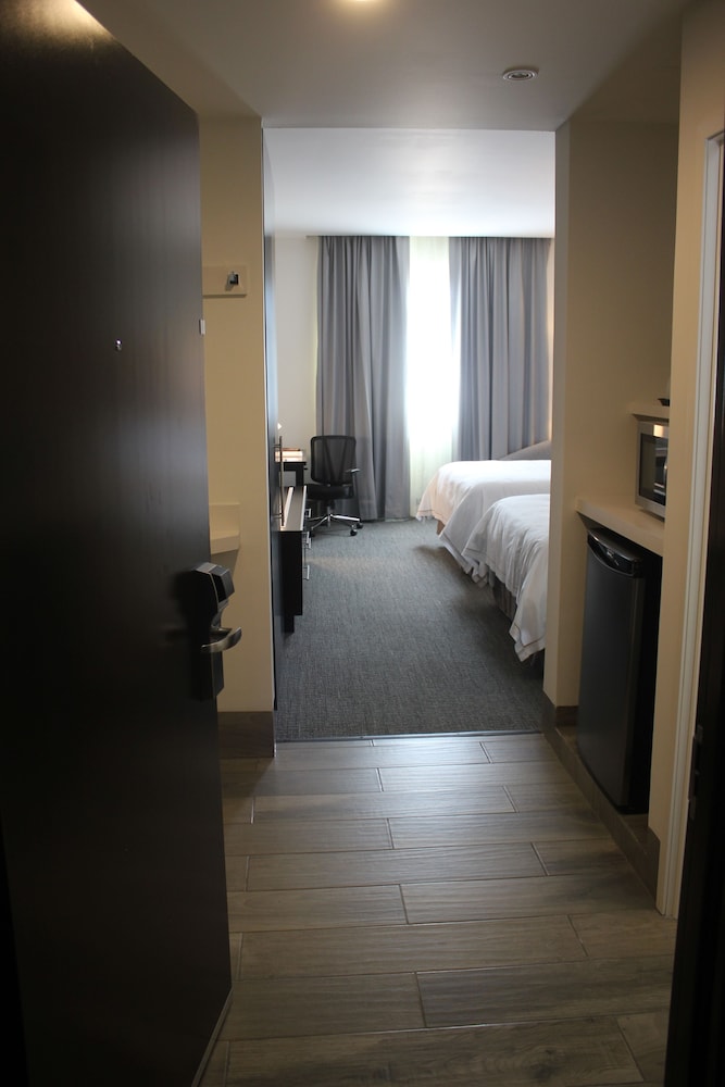 holiday inn express and suites silao aeropuerto