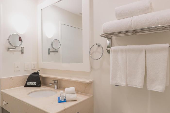 holiday inn express and suites silao aeropuerto