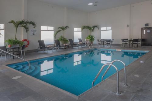 holiday inn express and suites silao aeropuerto