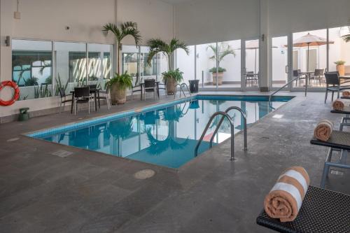 holiday inn express and suites silao aeropuerto