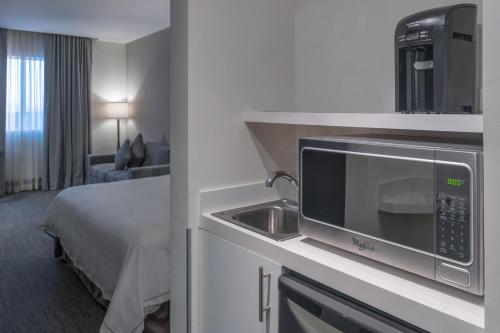 holiday inn express and suites silao aeropuerto