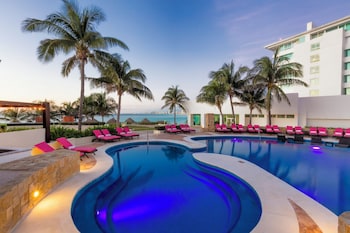 altitude at krystal grand cancun all inclusive