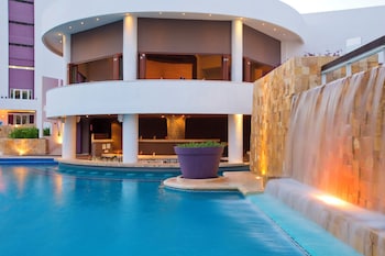 altitude at krystal grand cancun all inclusive