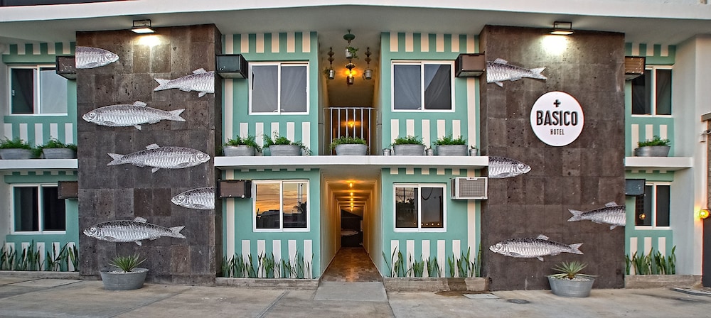 mas basico hotel