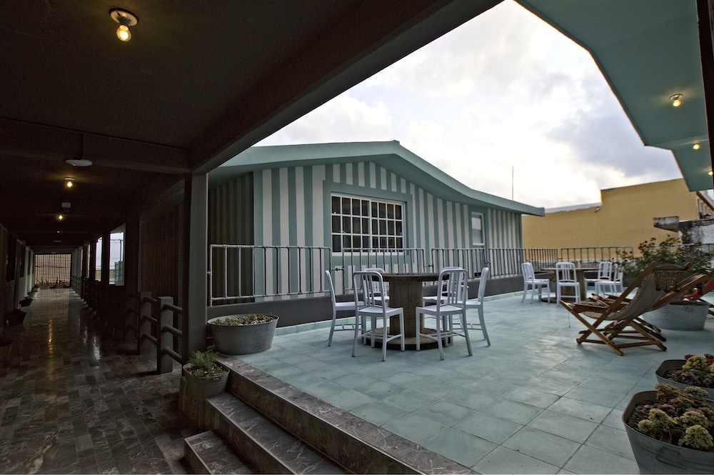 mas basico hotel