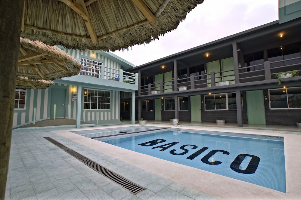 mas basico hotel