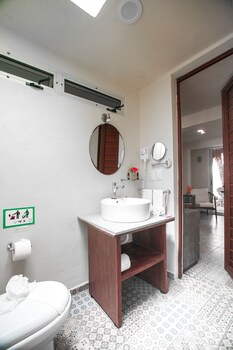 hotel paradise suites