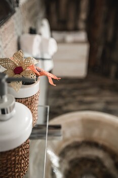 hotel paradise suites