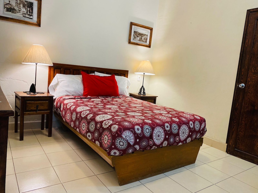 hotel dona chela en calvillo