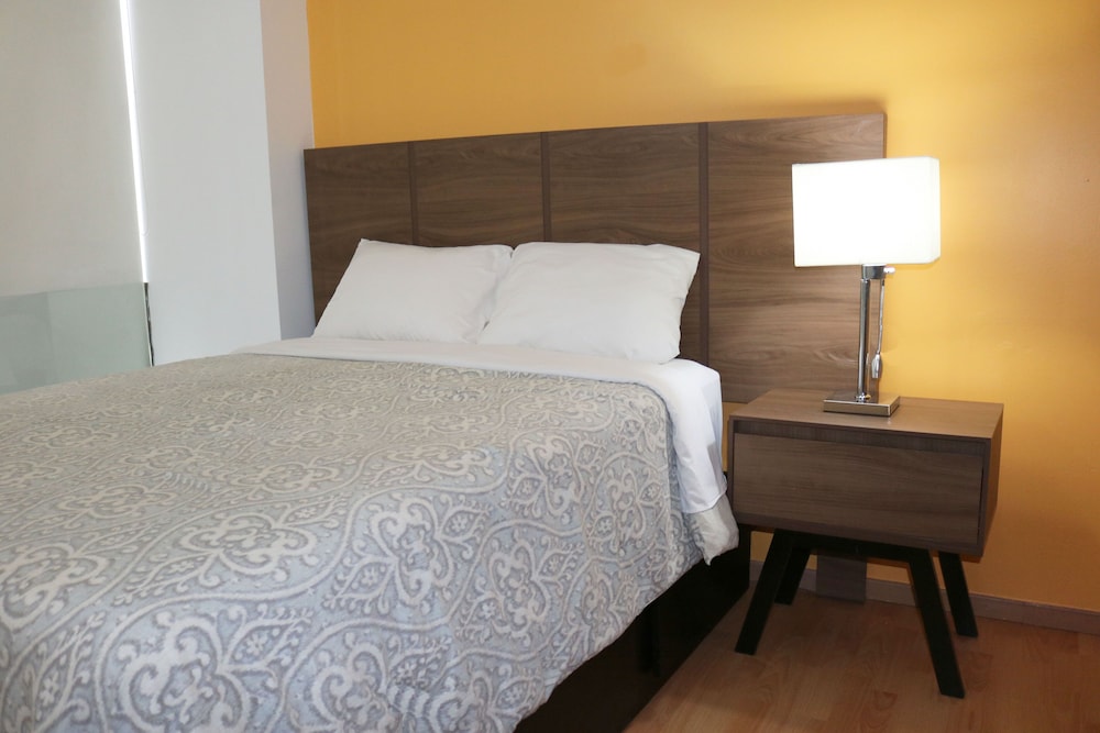 puerta alameda suites