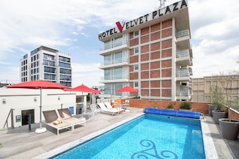 hotel velvet plaza
