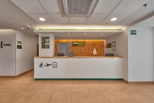 City Express Junior Leon Centro De Convenciones,Near Poliforum Leon Convention And Exhibition Center,3 star