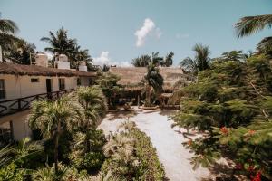 la diosa kali beach front hotel