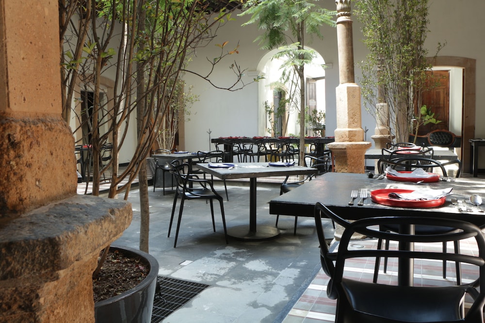 Hotel Emiliano,Los Castillos>>León,3 star