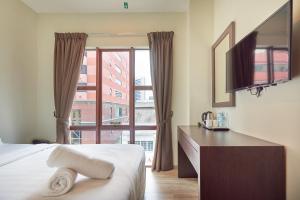 swing and pillows dataran merdeka kuala lumpur