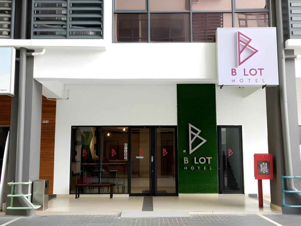 b lot hotel