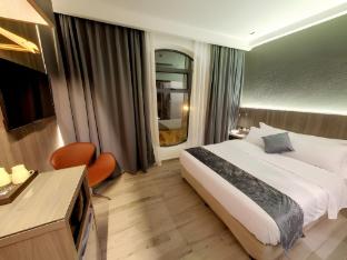 flora by crossroads hotel