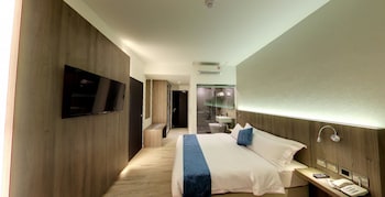 flora by crossroads hotel