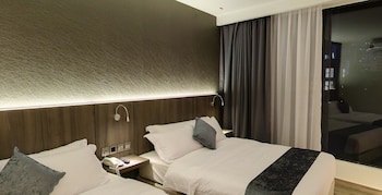 flora by crossroads hotel