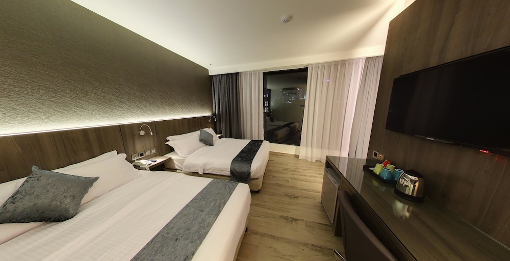 flora by crossroads hotel