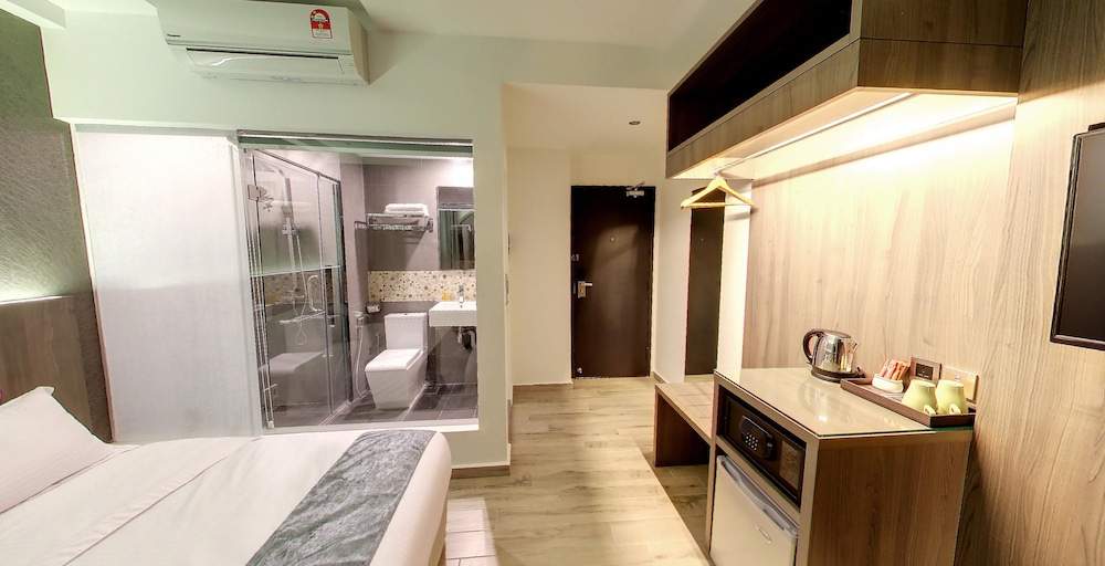 flora by crossroads hotel