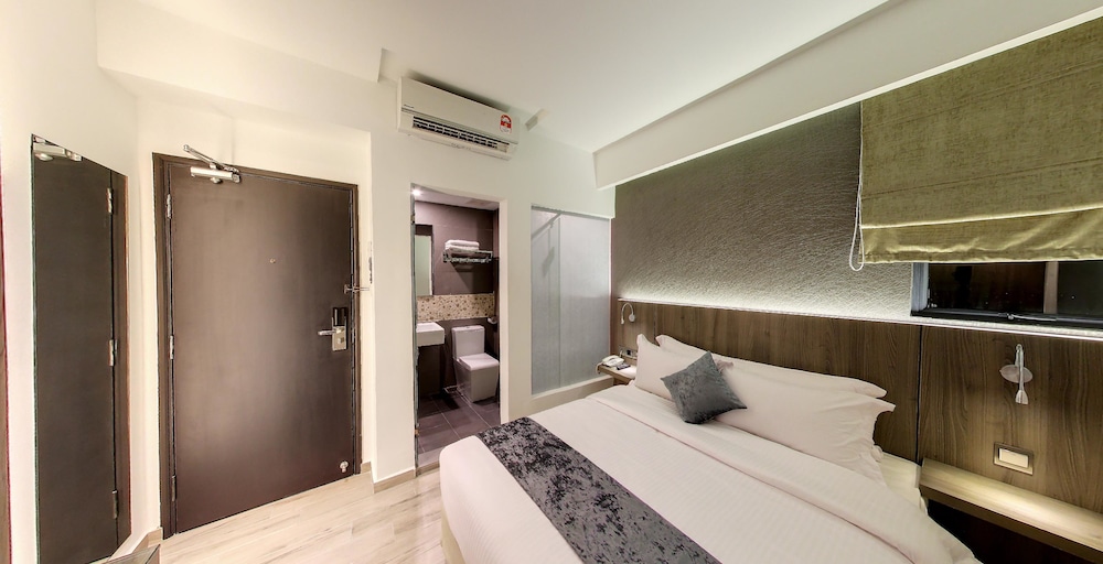 flora by crossroads hotel