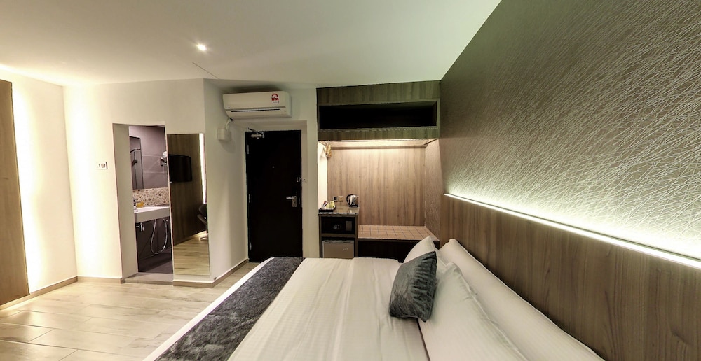 flora by crossroads hotel