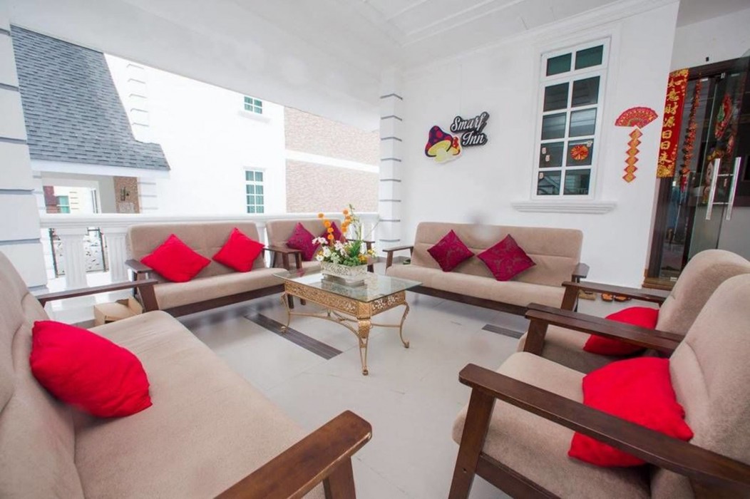 smurf inn homestay