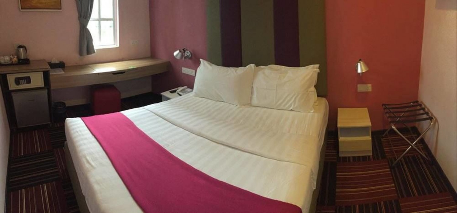 smurf inn homestay