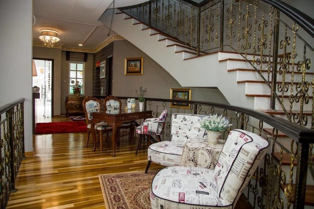 smurf inn homestay
